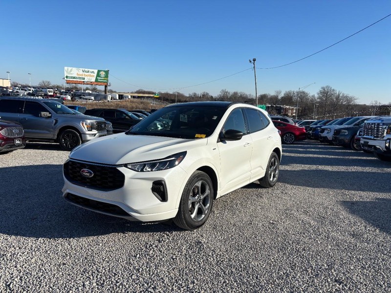 Ford Escape Vehicle Full-screen Gallery Image 11