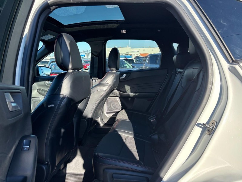 Ford Escape Vehicle Full-screen Gallery Image 13