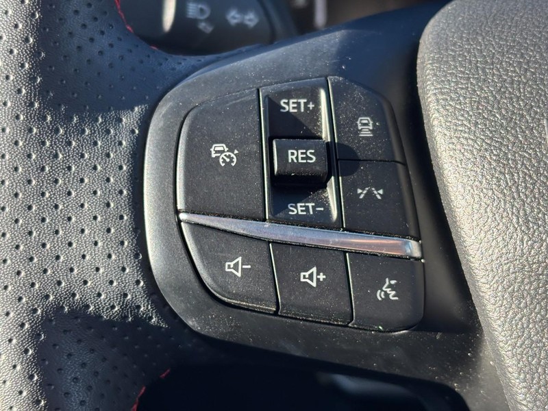 Ford Escape Vehicle Full-screen Gallery Image 20