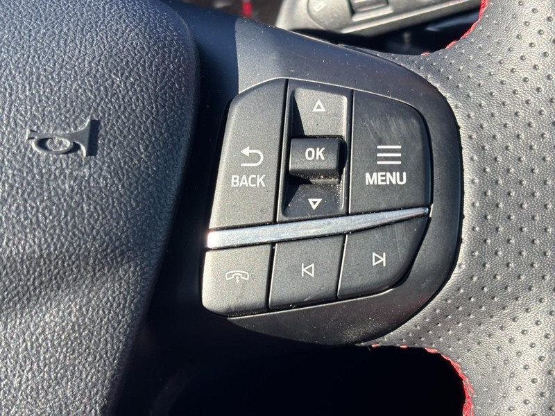 Ford Escape Vehicle Full-screen Gallery Image 22