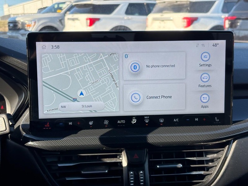 Ford Escape Vehicle Full-screen Gallery Image 24