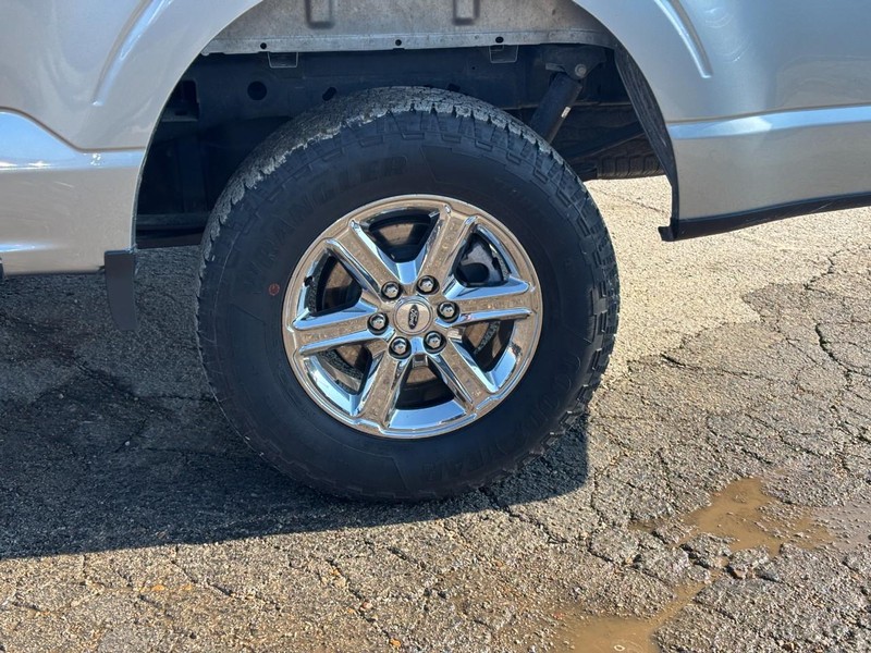 Ford F-150 Vehicle Full-screen Gallery Image 11