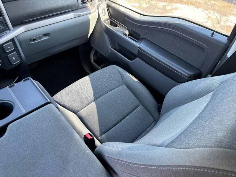 Ford F-150 Vehicle Full-screen Gallery Image 16