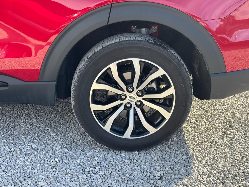 Ford Explorer Vehicle Full-screen Gallery Image 11