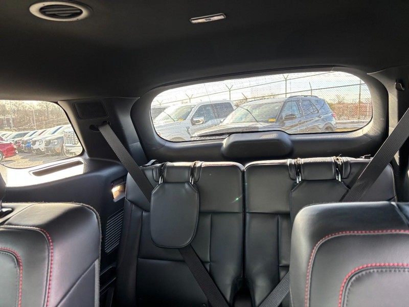 Ford Explorer Vehicle Full-screen Gallery Image 12