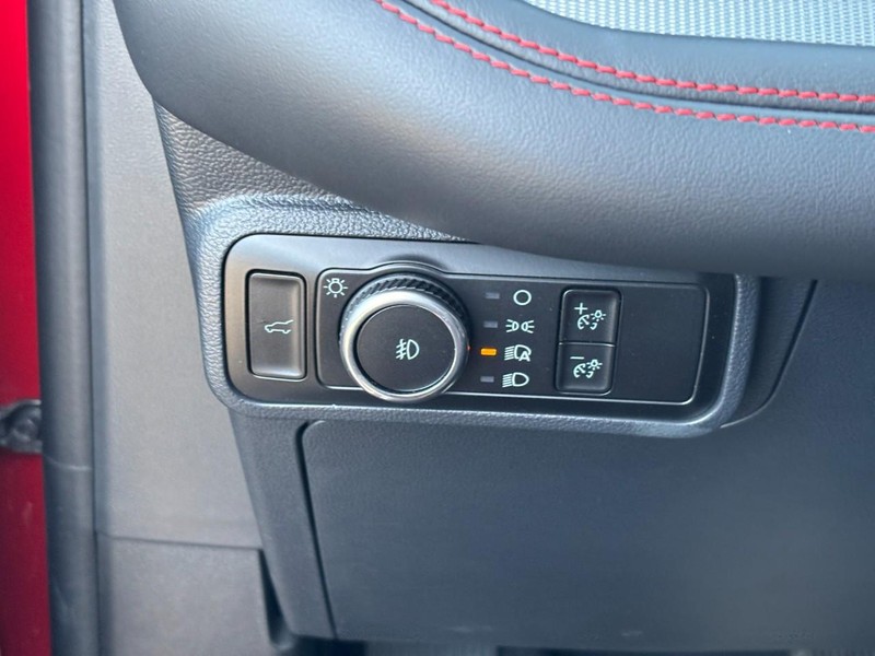 Ford Explorer Vehicle Full-screen Gallery Image 18