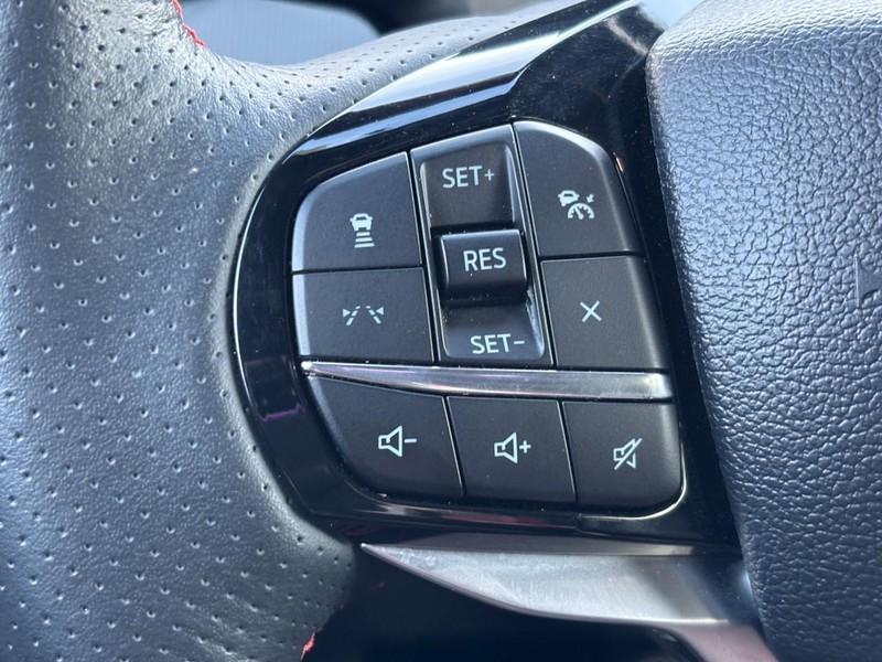 Ford Explorer Vehicle Full-screen Gallery Image 19