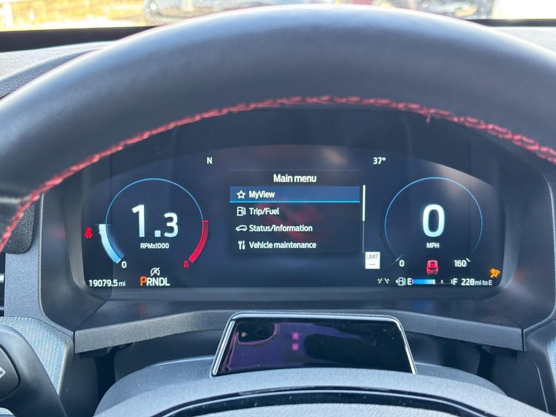 Ford Explorer Vehicle Full-screen Gallery Image 22