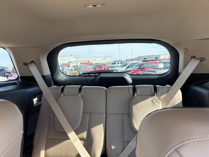 Ford Explorer Vehicle Full-screen Gallery Image 13