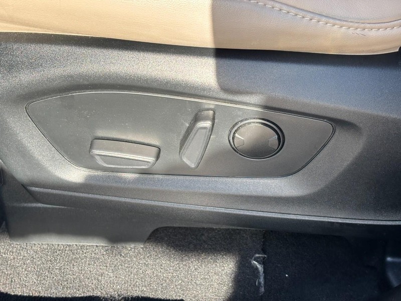 Ford Explorer Vehicle Full-screen Gallery Image 17