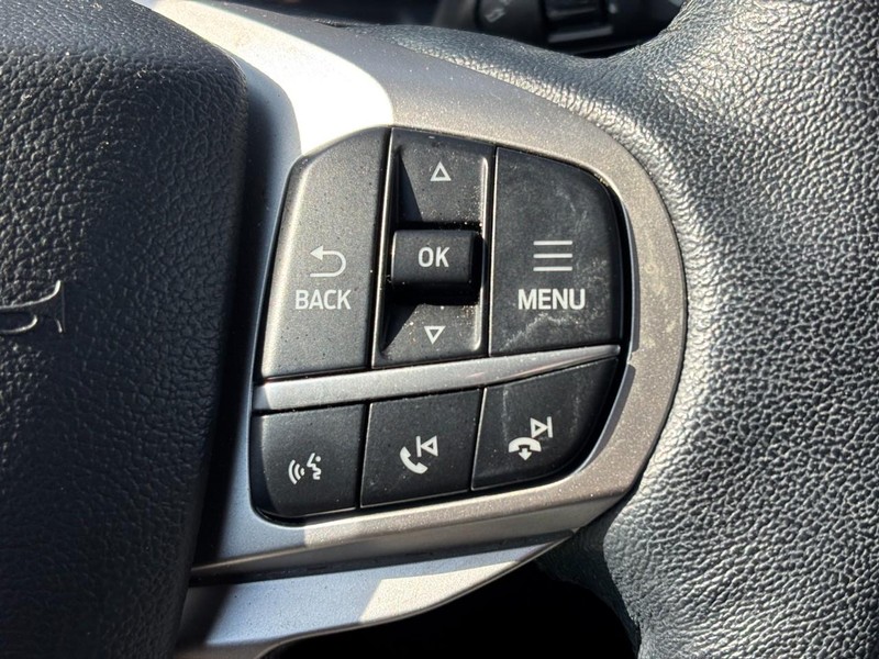 Ford Explorer Vehicle Full-screen Gallery Image 22