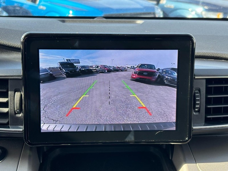 Ford Explorer Vehicle Full-screen Gallery Image 25