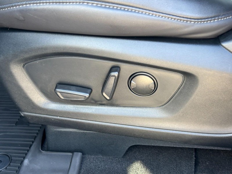 Ford Explorer Vehicle Full-screen Gallery Image 17