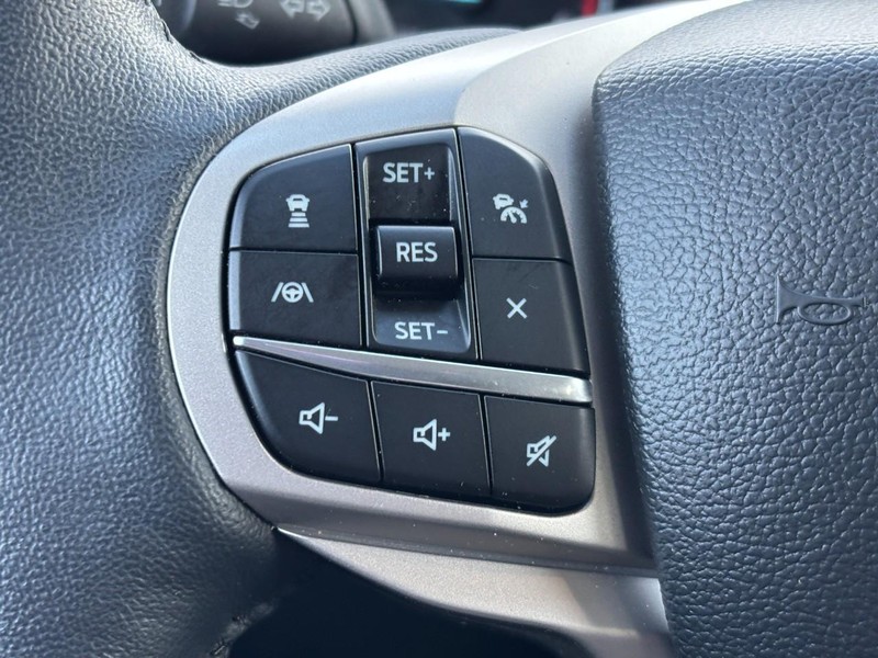 Ford Explorer Vehicle Full-screen Gallery Image 20