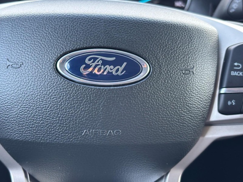 Ford Explorer Vehicle Full-screen Gallery Image 21