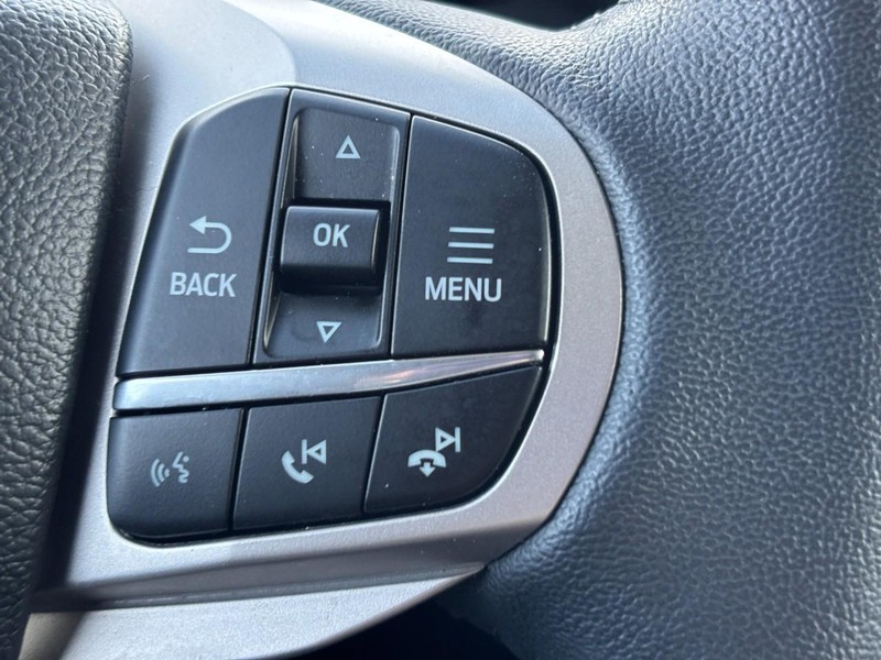 Ford Explorer Vehicle Full-screen Gallery Image 22