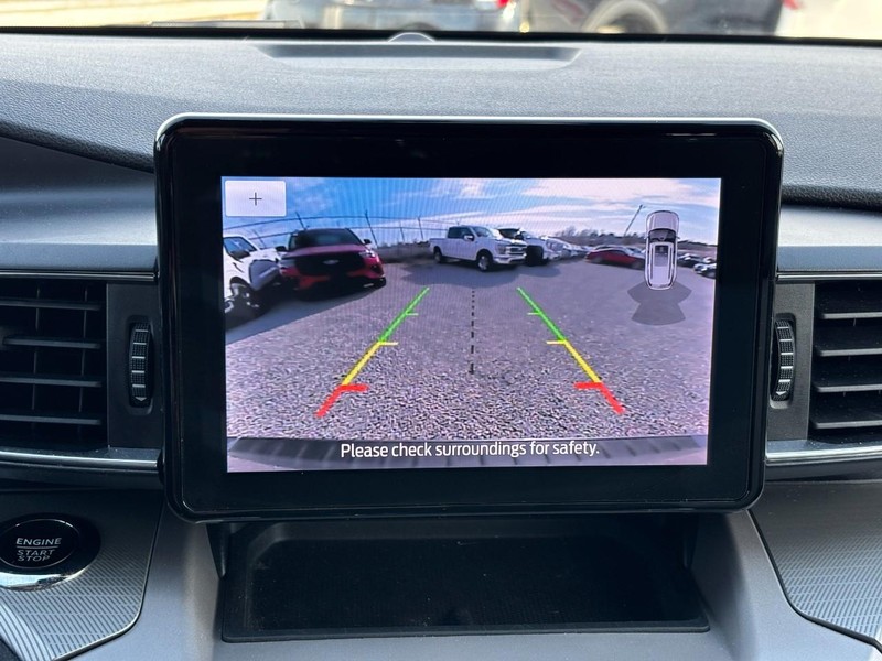 Ford Explorer Vehicle Full-screen Gallery Image 25