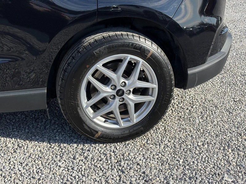 Ford Edge Vehicle Full-screen Gallery Image 11