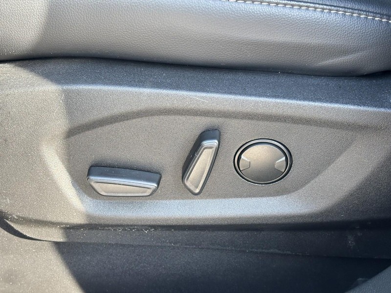 Ford Edge Vehicle Full-screen Gallery Image 16