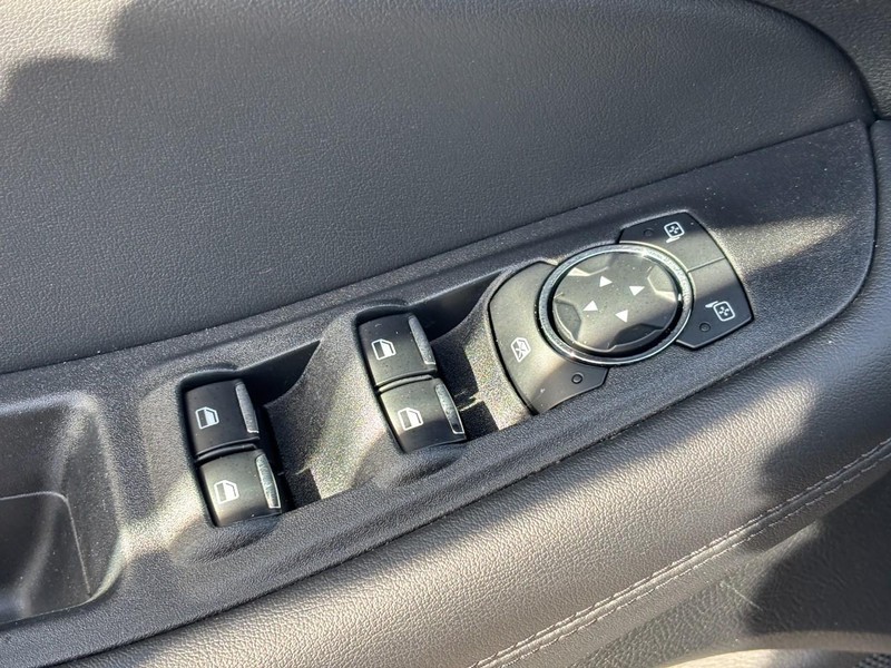 Ford Edge Vehicle Full-screen Gallery Image 17