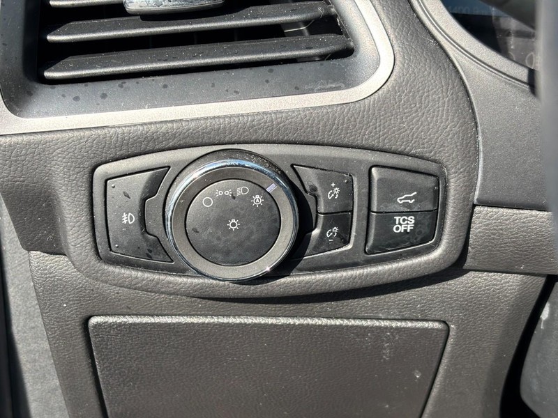 Ford Edge Vehicle Full-screen Gallery Image 18