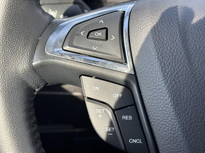 Ford Edge Vehicle Full-screen Gallery Image 19