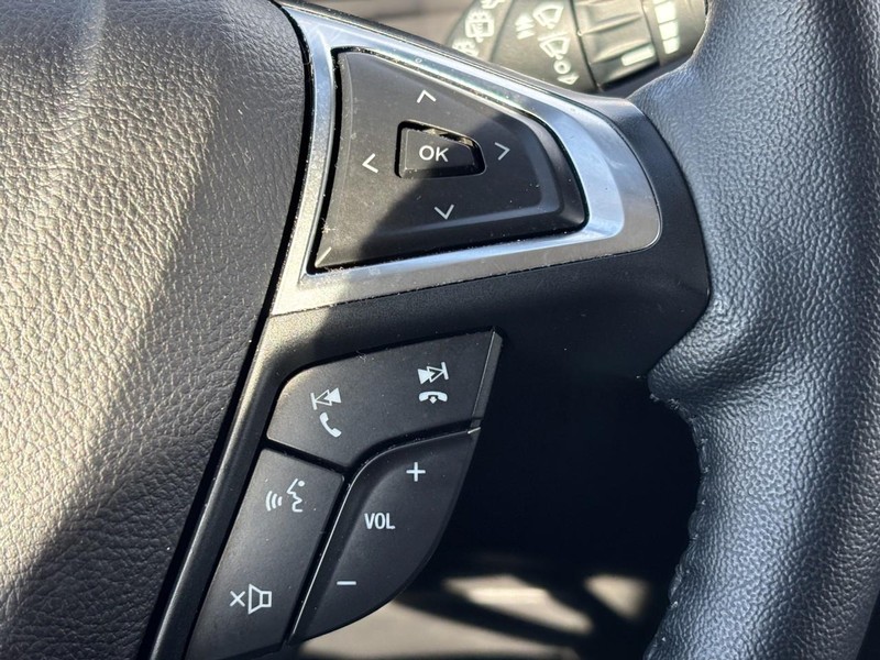 Ford Edge Vehicle Full-screen Gallery Image 21