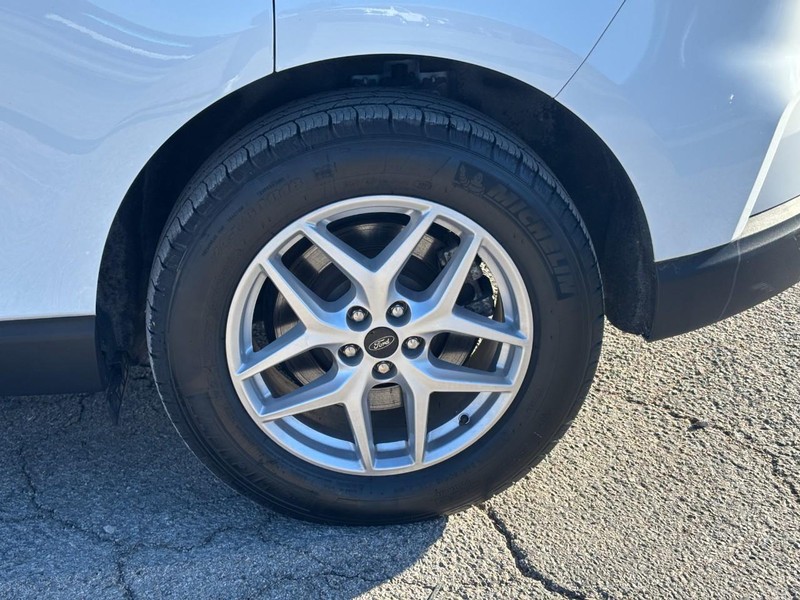 Ford Edge Vehicle Full-screen Gallery Image 11