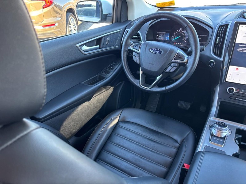 Ford Edge Vehicle Full-screen Gallery Image 13