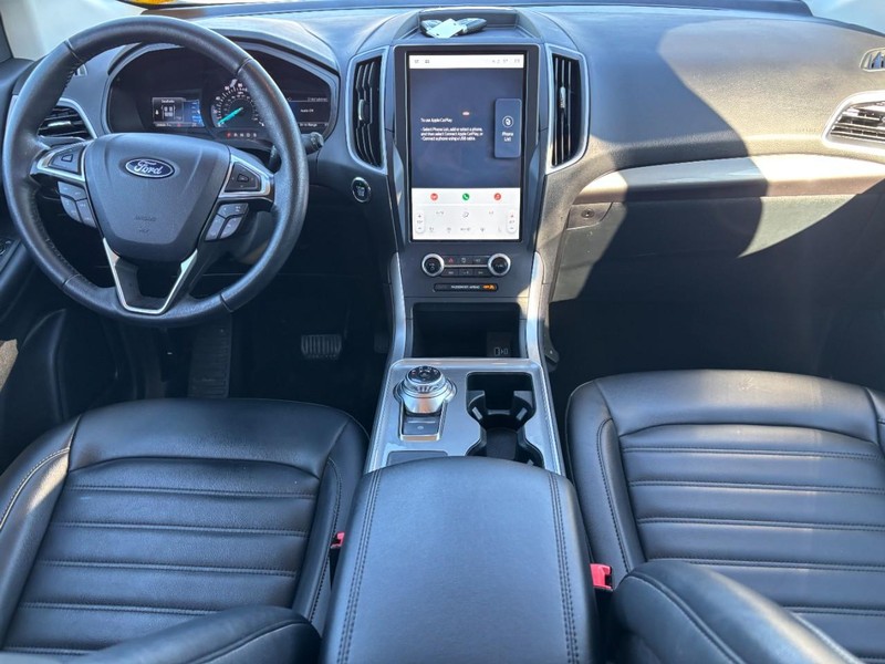 Ford Edge Vehicle Full-screen Gallery Image 14
