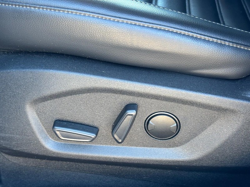 Ford Edge Vehicle Full-screen Gallery Image 16