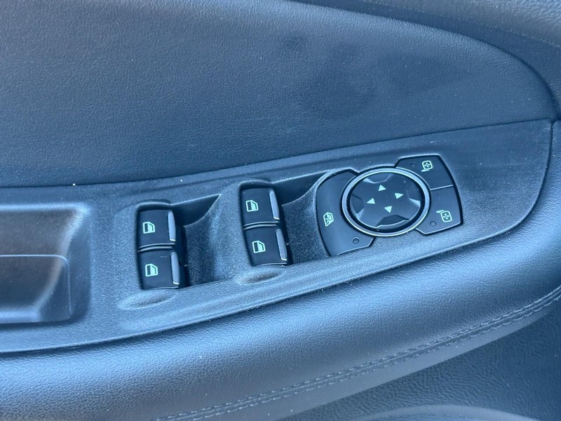 Ford Edge Vehicle Full-screen Gallery Image 17