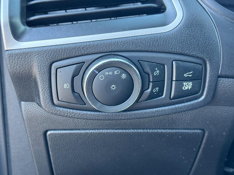 Ford Edge Vehicle Full-screen Gallery Image 18