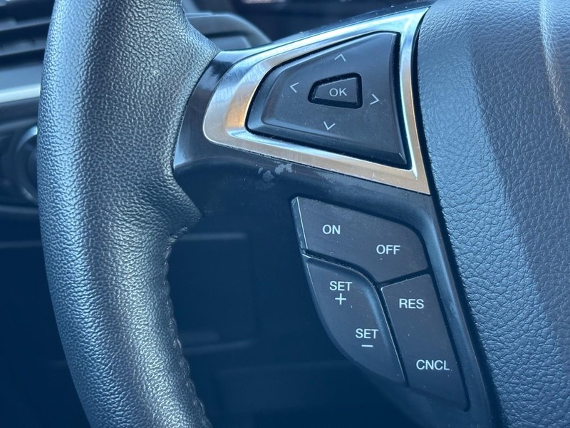 Ford Edge Vehicle Full-screen Gallery Image 19