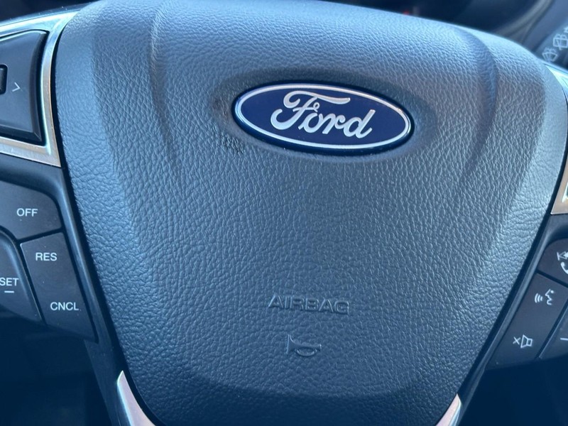 Ford Edge Vehicle Full-screen Gallery Image 20