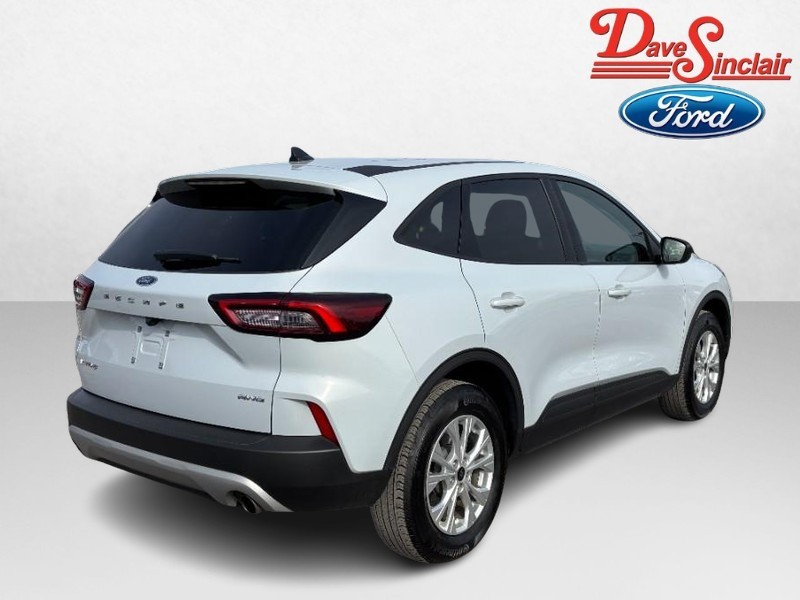 Ford Escape Vehicle Full-screen Gallery Image 07