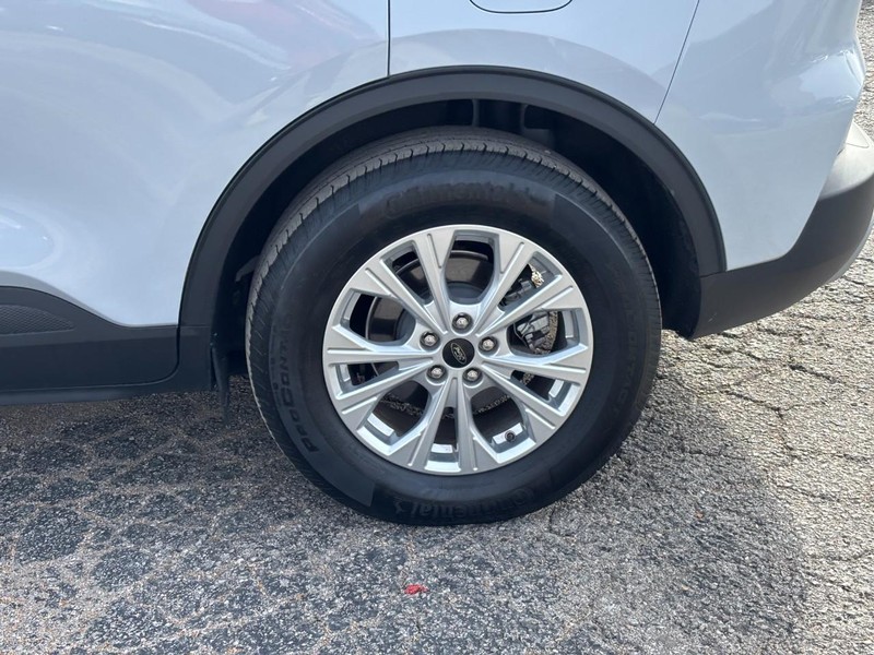 Ford Escape Vehicle Full-screen Gallery Image 11