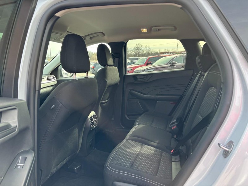 Ford Escape Vehicle Full-screen Gallery Image 12