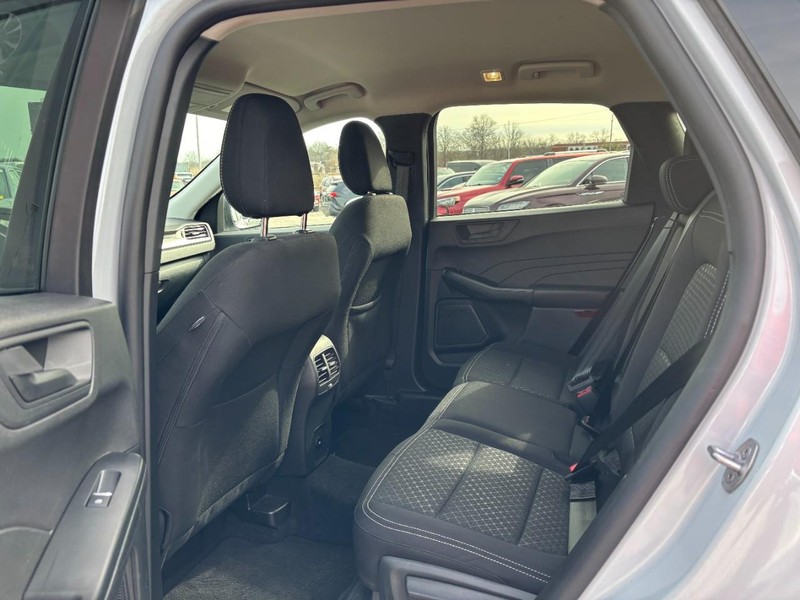 Ford Escape Vehicle Full-screen Gallery Image 13