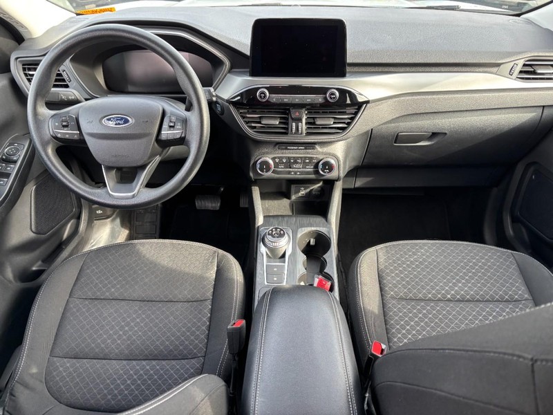 Ford Escape Vehicle Full-screen Gallery Image 14