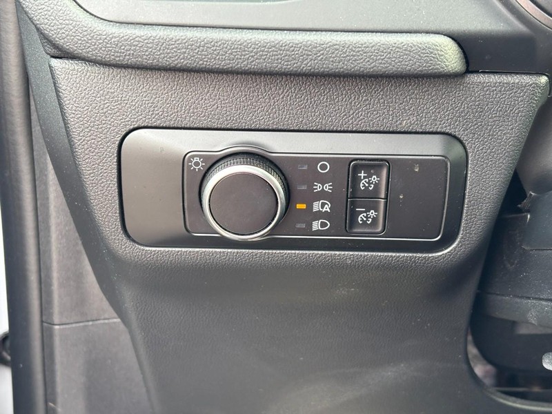 Ford Escape Vehicle Full-screen Gallery Image 20