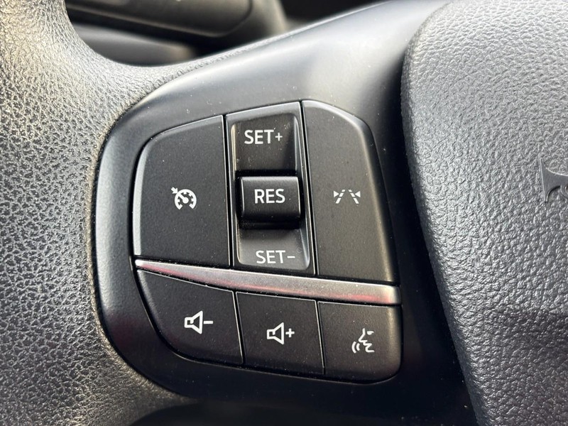 Ford Escape Vehicle Full-screen Gallery Image 21