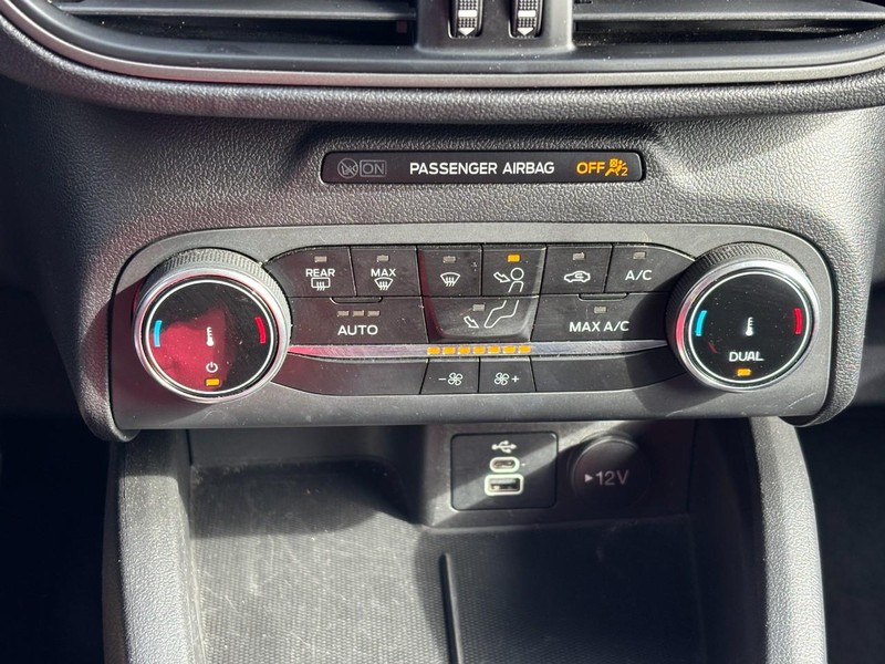 Ford Escape Vehicle Full-screen Gallery Image 27