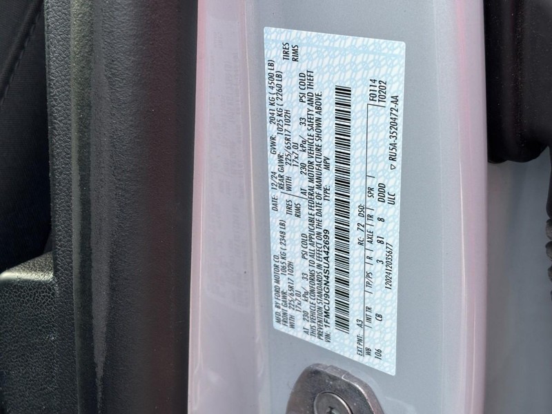 Ford Escape Vehicle Full-screen Gallery Image 28