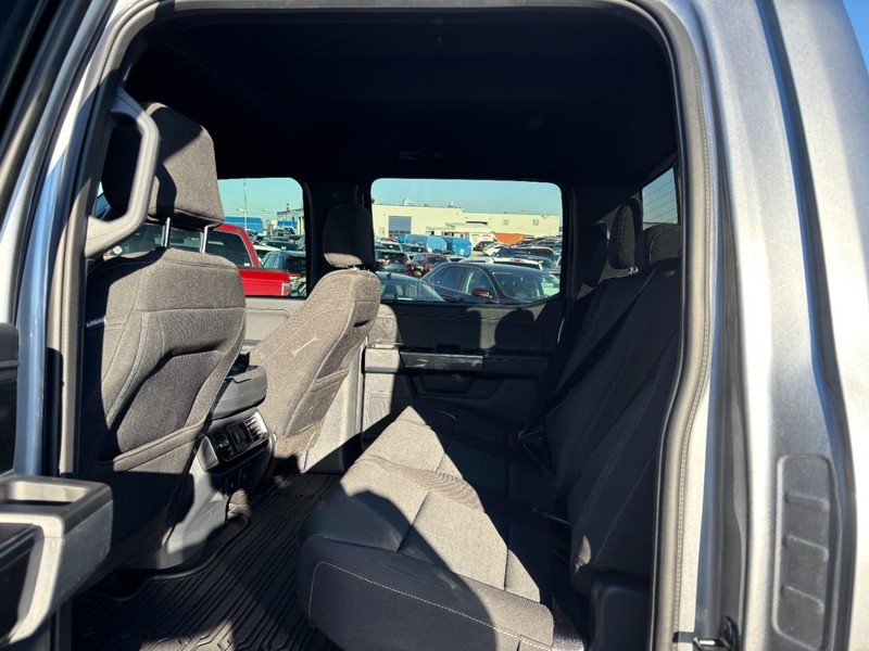 Ford F-150 Vehicle Full-screen Gallery Image 12