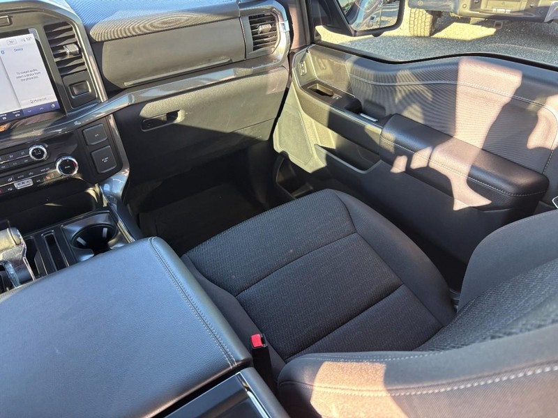 Ford F-150 Vehicle Full-screen Gallery Image 15