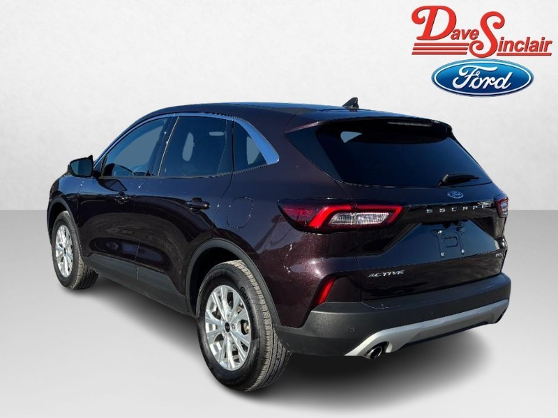 Ford Escape Vehicle Full-screen Gallery Image 09