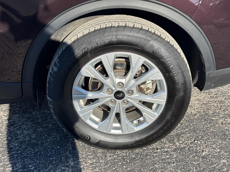 Ford Escape Vehicle Full-screen Gallery Image 11