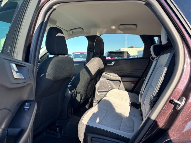 Ford Escape Vehicle Full-screen Gallery Image 12