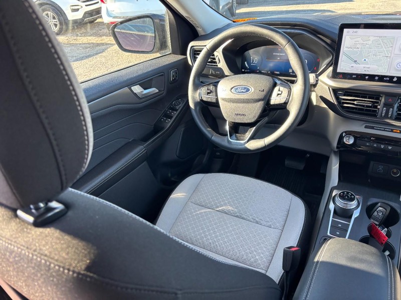 Ford Escape Vehicle Full-screen Gallery Image 13